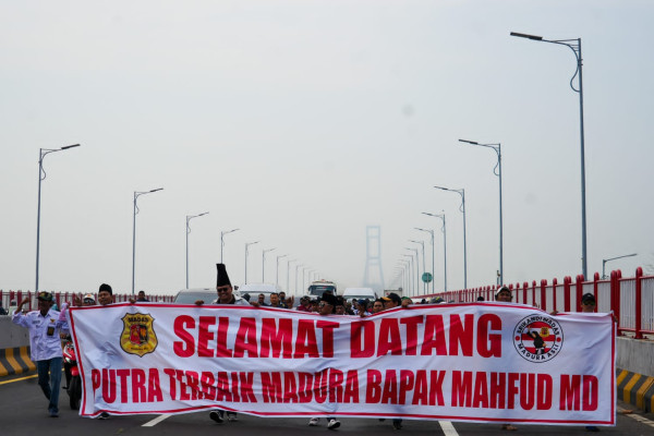 Mahfud MD Pulang Kampung ke Pulau Madura, Disambut Ribuan Warga