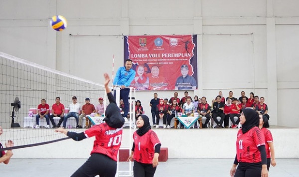 Berlangsung Meriah, Kecamatan Gunungpati Raih Juara Bola Voli Kader PKK se-Kota Semarang