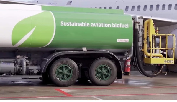 Perbedaan Sustainable Aviation Fuel, Avtur Jet Pribadi Coldplay dengan Avtur Biasa