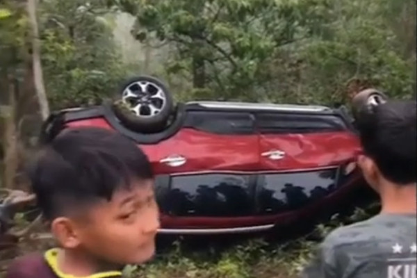 Bawa 6 Penumpang, Minibus Terjun ke Jurang Sedalam 30 Meter di Maros