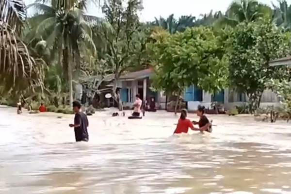 6 Dusun di Asahan Diterjang Banjir, Air Meluap hingga Setinggi 1 Meter