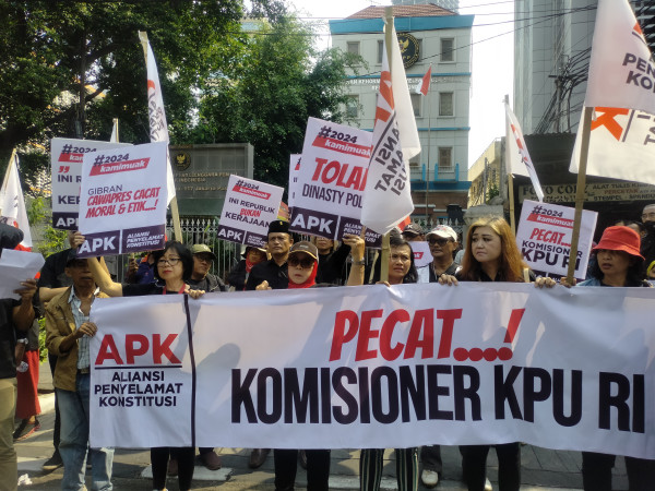 DKPP Didesak Pecat Semua Komisioner KPU Buntut Terima Pendaftaran Prabowo-Gibran