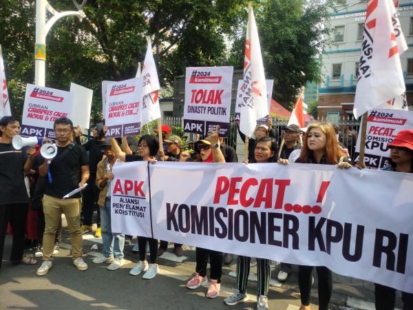 DKPP Didesak Pecat Semua Komisioner KPU Buntut Terima Pendaftaran Prabowo-Gibran