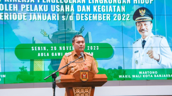 Sukses Kelola Lingkungan Hidup, Wali Kota Banjarbaru Beri Penghargaan Kepada Pelaku Usaha dan Kegiatan