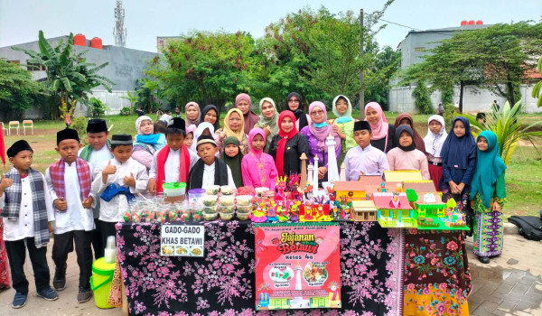 Tanamkan Cinta Budaya sejak Dini, SDN 22 Jakbar Gelar Pameran Karya Seni Betawi