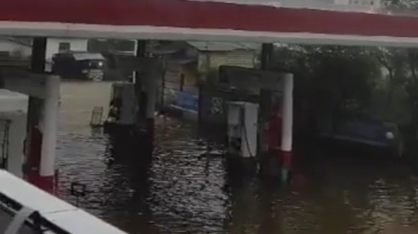 Diguyur Hujan Deras, Jalan Alternatif Bogor-Sukabumi hingga SPBU Terendam Banjir Besar