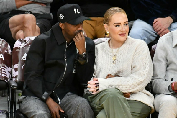 Adele Pamer Cincin Kawin usai Dikabarkan Menikah dengan Rich Paul