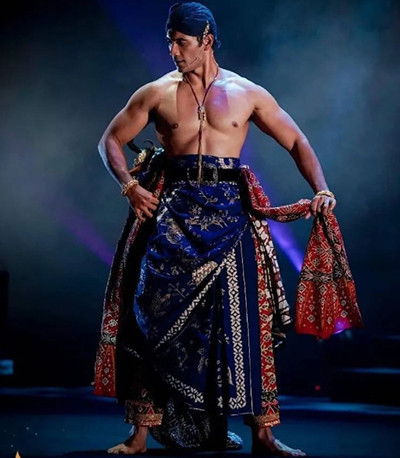 Viral! Foto Lawas Ario Bayu Telanjang Dada sebagai Mas-Mas Jawa, Sukses Bikin Netizen Heboh