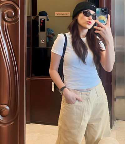 Potret Ayu Ting Ting saat Mirror Selfie Ini Disebut Mirip Idol Korea
