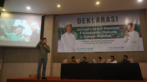 Di Hadapan TGB Zainul Majdi, Jaringan Santri Nasional Tapal Kuda Deklarasi Dukung Ganjar-Mahfud