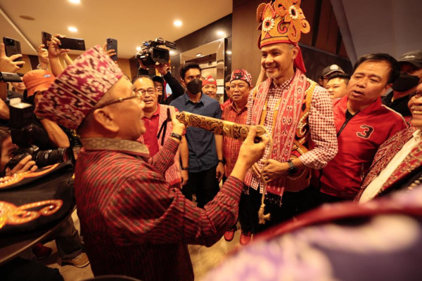 Dewan Adat Dayak Dukung Ganjar-Mahfud dan Titip 3 Aspirasi
