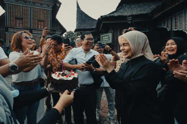 Atikoh Ganjar Dapat Kejutan dari Warga Purbalingga: Awet Muda Ibu Negaraku