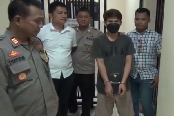 Buruh Pabrik di Batam Sebar Video Mesum, Dipicu Sakit Hati Wanita Selingkuhan Tolak Bersetubuh