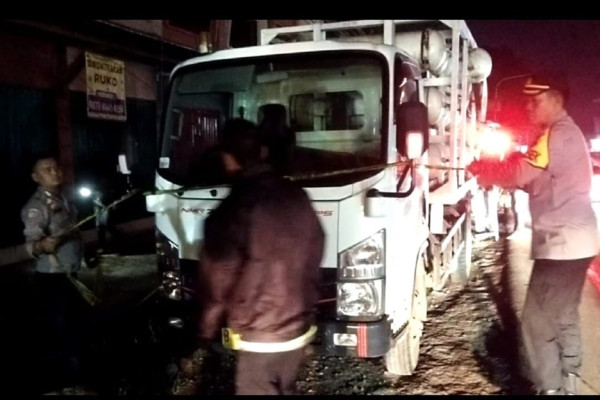 2 Tewas dan 7 Luka-luka Akibat Ledakan Mobil Pengangkut Gas