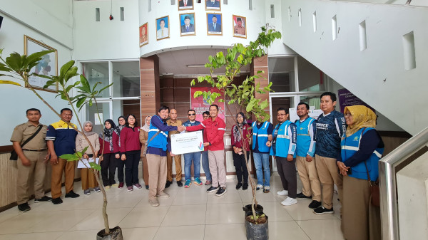 Hijaukan Negeri, PLN Bekasi Tanam Ratusan Bibit Pohon
