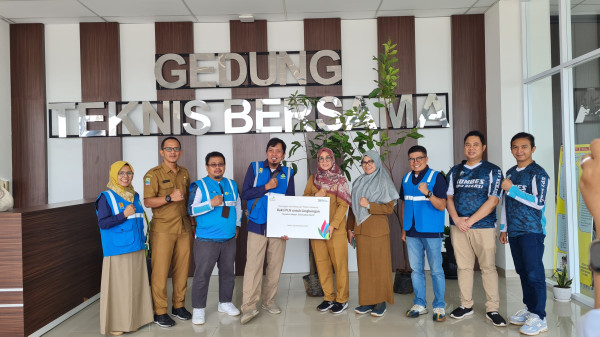 Hijaukan Negeri, PLN Bekasi Tanam Ratusan Bibit Pohon