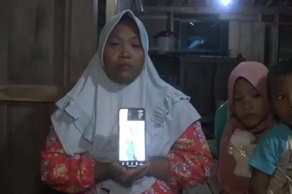 Memilukan! Istri dan 3 Anak Korban Serangan Brutal KKB Cemas Menanti Pemulangan Jenazah