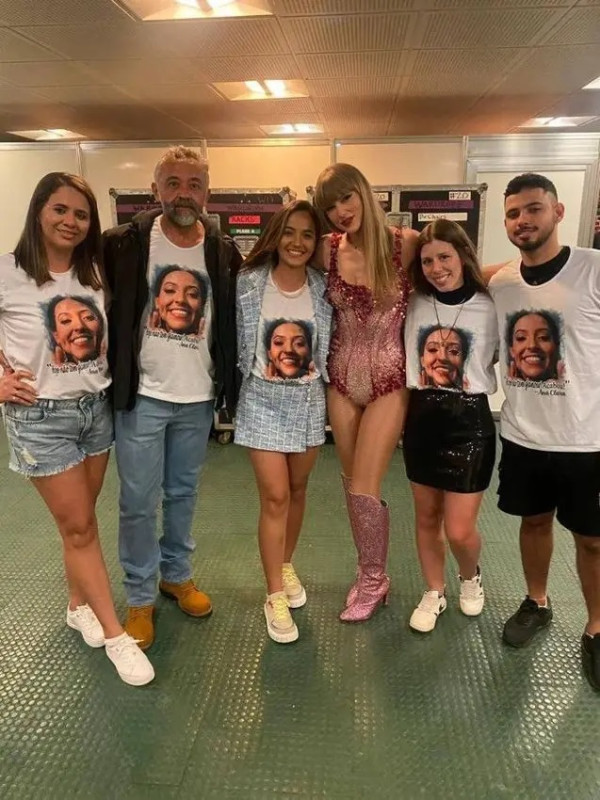 Taylor Swift Temui Keluarga Penggemar yang Meninggal di Konser Brasil