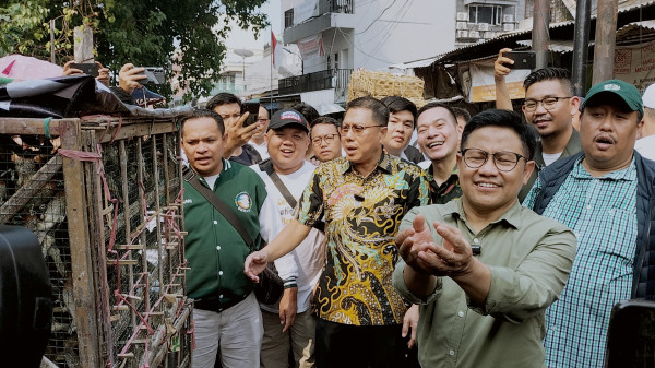 Cak Imin Kampanye di Glodok: Lepas 99 Burung Pipit hingga Beli Vitamin