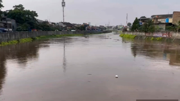 Dapat Kiriman Air dari Bogor, Seratusan Rumah di Kebon Pala Terendam Banjir 1,2 Meter