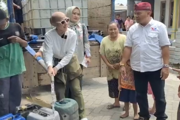 Terima Bantuan Air Bersih, Warga Kediri Doakan Perindo Jaya