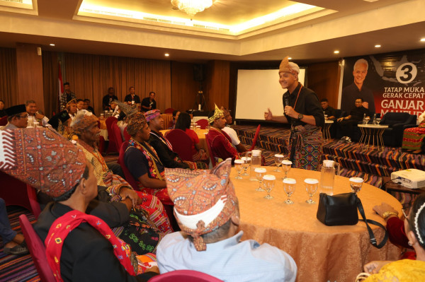Bahas Kebinekaan Bareng Tokoh Adat NTT, Ganjar Ajak Hidupkan dan Perbanyak Balai Budaya