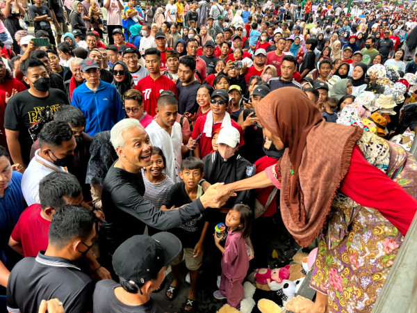 Keseruan Ganjar Berolahraga Pagi Bersama Ribuan Warga di CFD Lombok