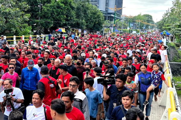 Keseruan Ganjar Berolahraga Pagi Bersama Ribuan Warga di CFD Lombok