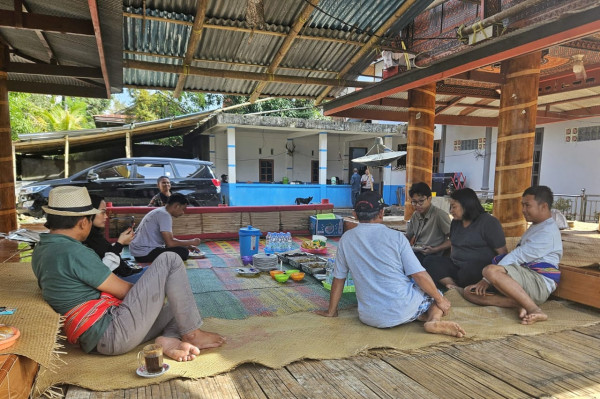 Alam Ganjar Menginap di Rumah Warga Toraja hingga Antar Anak-anak SD ke Sekolah