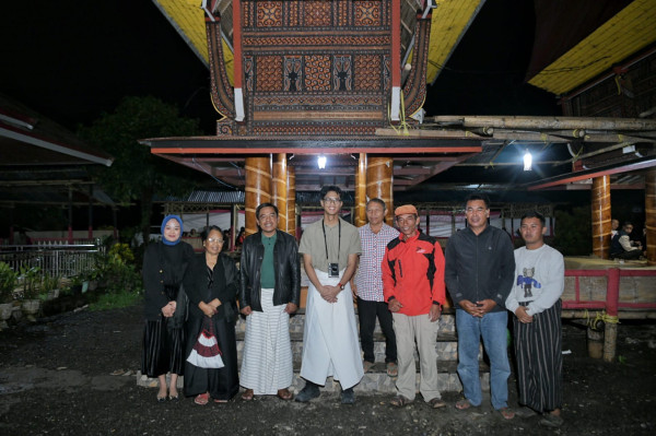 Alam Ganjar Menginap di Rumah Warga Toraja hingga Antar Anak-anak SD ke Sekolah