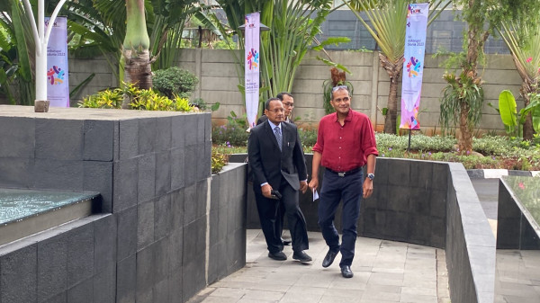 Penampakan Wamenkumham Eddy Hiariej Tiba di KPK: Saya Selalu Siap