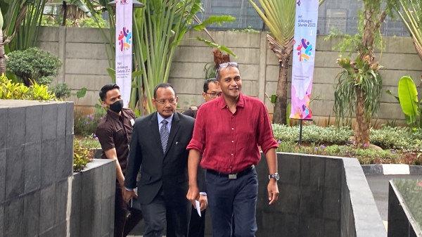 Penampakan Wamenkumham Eddy Hiariej Tiba di KPK: Saya Selalu Siap