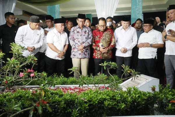 Dialog Kebangsaan dengan Kiai se-Bekasi, HT Optimistis Ganjar-Mahfud Menang Pilpres 2024