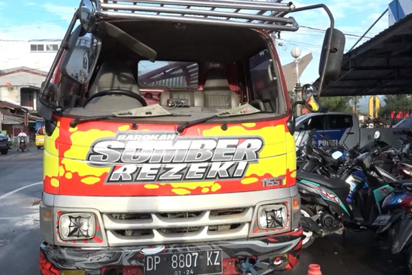 Truk Pengangkut Rombongan Keluarga Pengantin Terbalik di Toraja Utara, 2 Tewas 7 Terluka