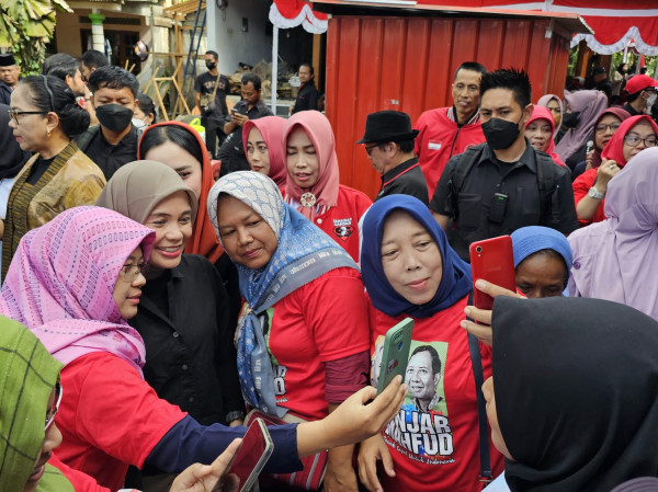 Momen Pertemuan Siti Atikoh dengan Perempuan Tani dan Muslimat di Yogyakarta