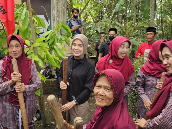 Momen Pertemuan Siti Atikoh dengan Perempuan Tani dan Muslimat di Yogyakarta