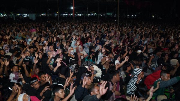 Ribuan Warga Banyumas Bareng Gus Ali Gondrong Doakan Ganjar-Mahfud Menang Pilpres 2024