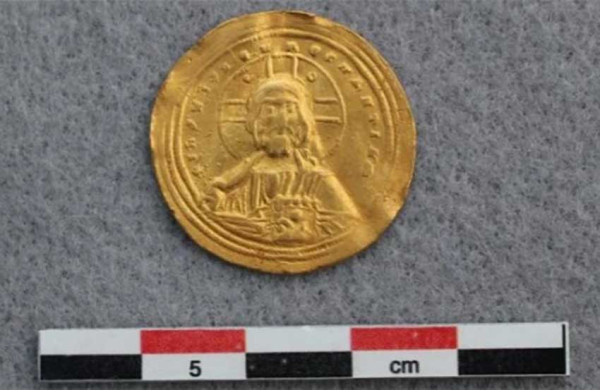 Harta Karun Romawi Timur, Koin Emas Wajah Yesus Ini Berusia 1.000 Tahun