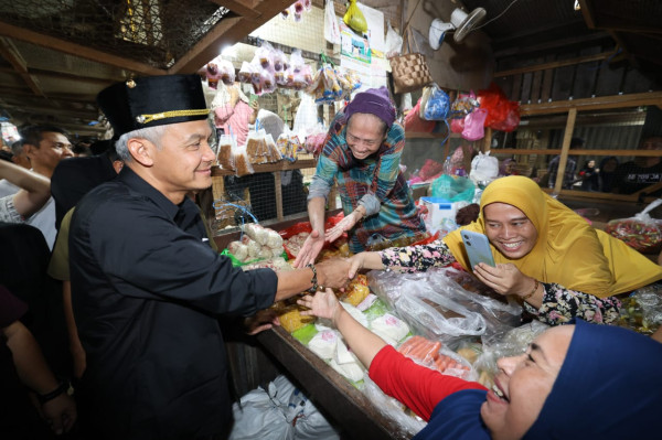 Ganjar Pranowo Kunjungi Pasar Segiri, Pedagang Titip Pesan Ini
