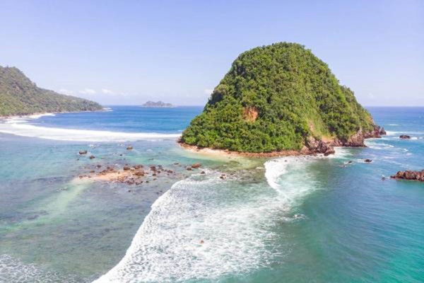 7 Wisata Pantai Tercantik di Jawa Timur, Salah Satunya Bisa Saksikan Aktivitas Penyu