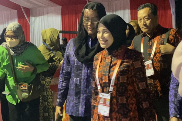 Ini Alasannya Siti Atikoh Istri Ganjar Pranowo Sering Senyum