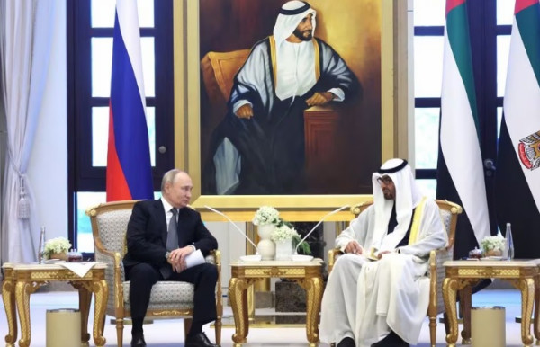 4 Motif Pengawalan 4 Jet Tempur Su-35S saat Kunjungan Putin ke Timur Tengah