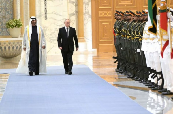 4 Motif Pengawalan 4 Jet Tempur Su-35S saat Kunjungan Putin ke Timur Tengah
