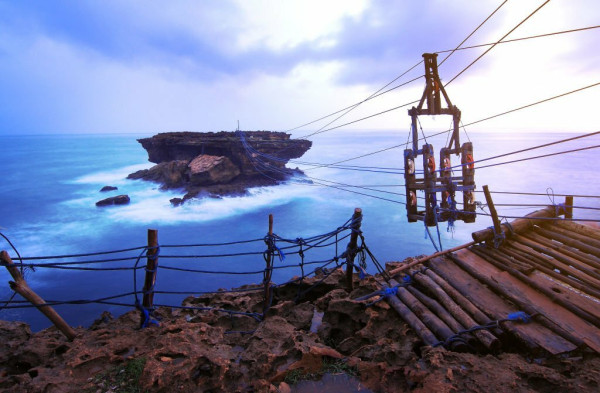 10 Tempat Wisata Indonesia yang Pernah Dikunjungi Artis Korea, Jin BTS Sambangi Pulau Mahoro