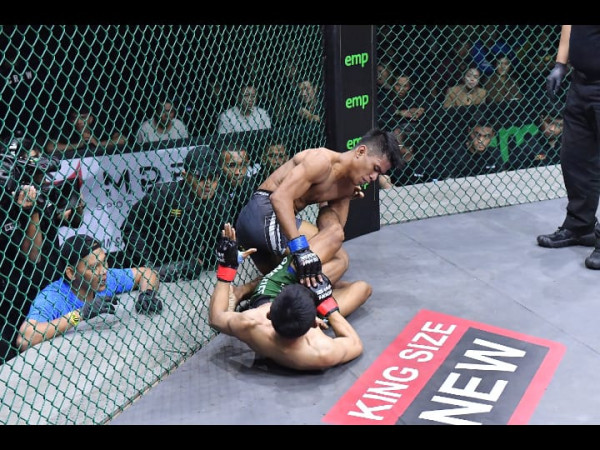 Hasil One Pride MMA 75: Lipin Sitorus Juara Baru Kelas Atom usai Robohkan Mantan Raja