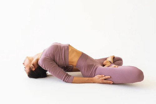 5 Gerakan Yoga Ini Mampu Redakan Sakit Asam Lambung