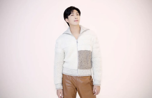 RM dan V BTS Jalani Wajib Militer Hari Ini