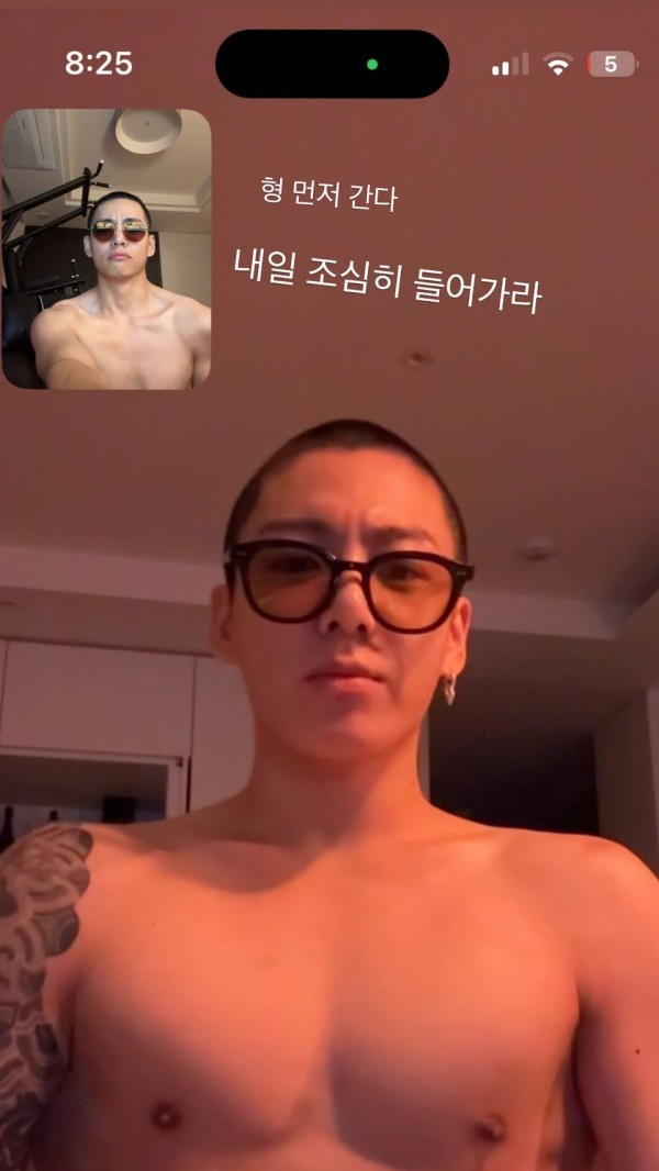 V BTS Pamer Kepala Botak dan Badan Berotot Jelang Wajib Militer Hari Ini
