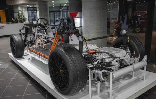 Versi Listrik Mobil Terlaris Porsche Muncul, Ini Detailnya