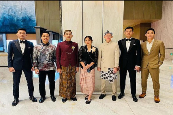 Gantengnya Fajar/Rian Pakai Beskap Jawa di Gala Dinner WTF: Kenalkan Budaya Indonesia kepada Dunia